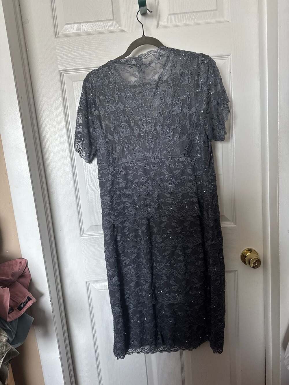 Marina Women's Gray Sequin Lace V-Neck Tiered Sheath Cocktail Dress 18W - Picture 9 of 11